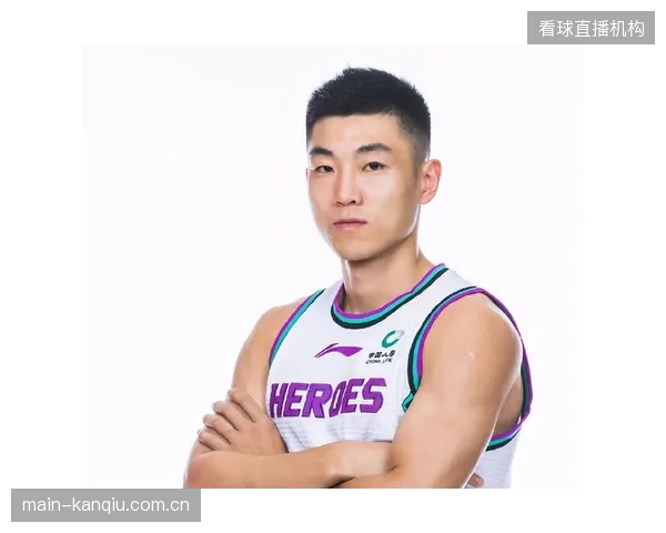 山东后卫高诗岩凭借稳健表现入选赛季第二阵容，其顶薪合同也将在夏天到期面临续约博弈。